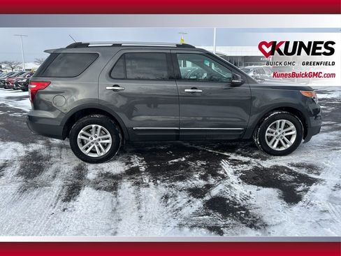 Used 2015 Ford Explorer XLT w/ Equipment Group 201A image 3