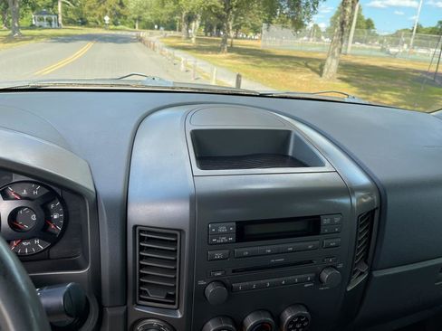 Used 2005 Nissan Titan SE image 30