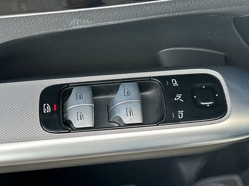Used 2024 Mercedes-Benz GLC 300 image 12