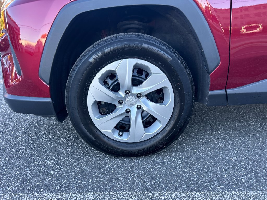 Used 2023 Toyota RAV4 LE AWD/4WD image 22