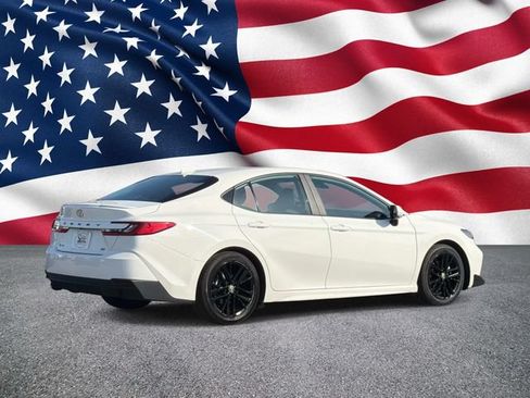 Used 2025 Toyota Camry SE FWD image 5