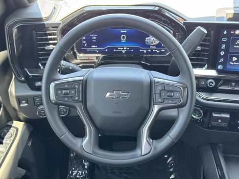 Used 2025 Chevrolet Silverado 2500 ZR2 w/ Technology Package AWD/4WD image 10