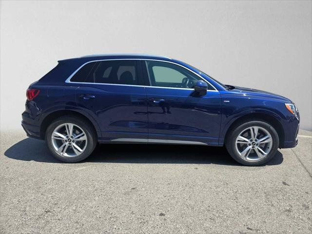 Used 2021 Audi Q3 2.0T Premium w/ Convenience Package AWD/4WD image 2