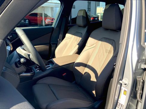 Used 2025 BMW X3 xDrive30i w/ Premium Package image 9