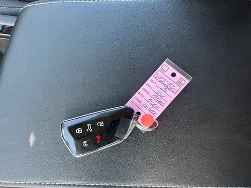 Used 2025 Volkswagen Atlas SE FWD image 16