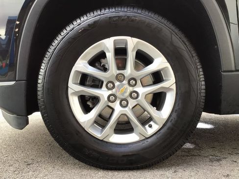 Used 2021 Chevrolet Traverse LT FWD image 19