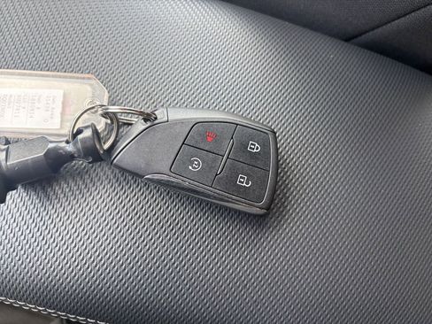 Used 2025 Chevrolet Equinox LT FWD image 24