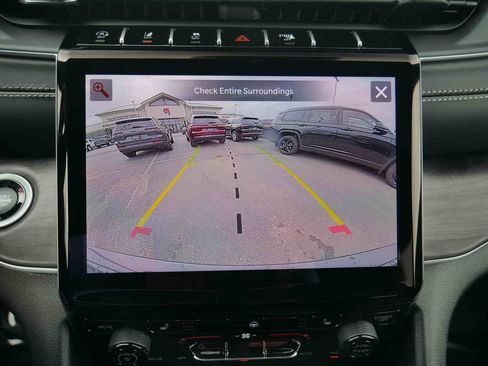 New 2025 Jeep Grand Cherokee Limited image 38