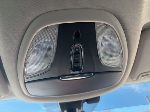 Used 2017 Chrysler 200 Limited Platinum w/ Comfort & Convenience Group image 21