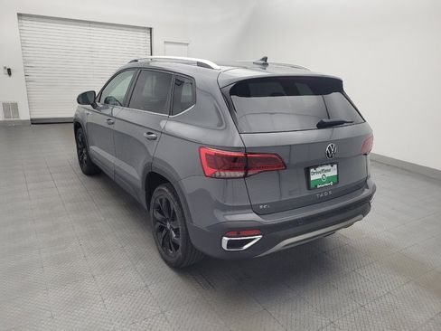 Used 2022 Volkswagen Taos SEL w/ Panoramic Sunroof Package FWD image 5