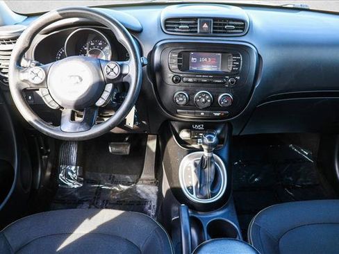 Used 2015 Kia Soul + image 20