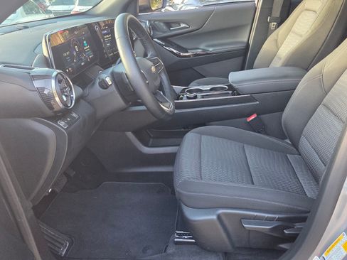 Used 2026 Chevrolet Equinox LT FWD image 12