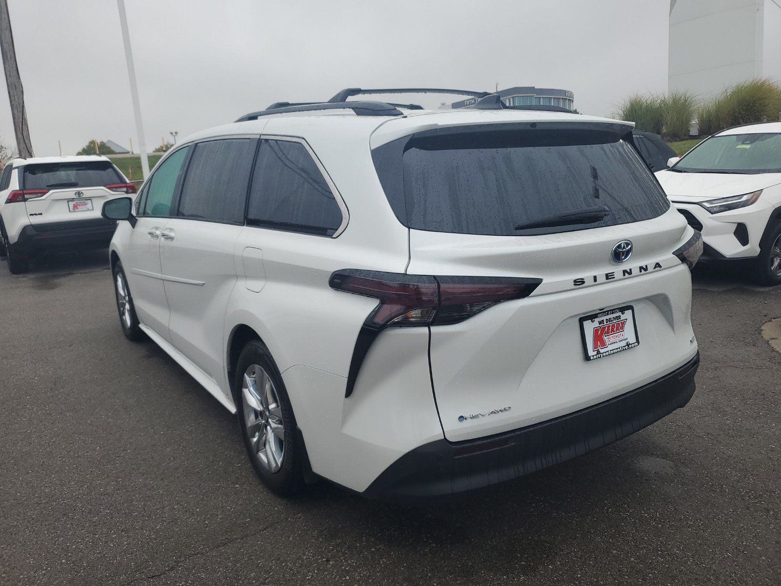 Certified 2025 Toyota Sienna XLE w/ XLE Plus Package AWD/4WD image 3
