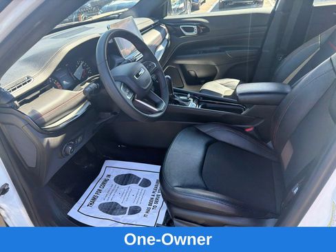 Used 2025 Jeep Compass Trailhawk AWD/4WD image 13