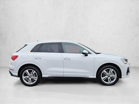 Used 2024 Audi Q3 2.0T Premium w/ Convenience Package image 4