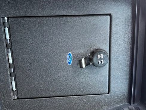 Used 2022 Ford F250 Lariat w/ Black Appearance Package image 23