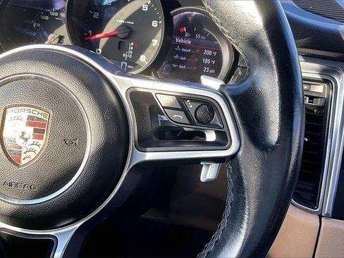 Used 2018 Porsche Macan image 16