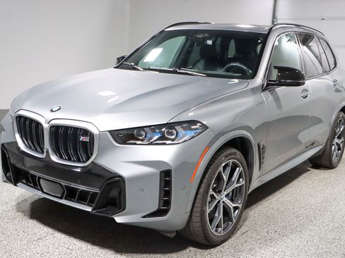 Used 2024 BMW X5 M60i image 1