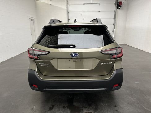 Used 2024 Subaru Outback Premium AWD/4WD image 7