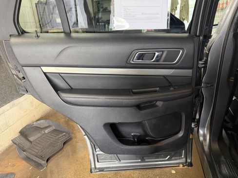 Used 2018 Ford Explorer XLT w/ Equipment Group 202A AWD/4WD image 21