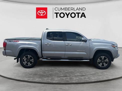 Used 2017 Toyota Tacoma TRD Sport w/ Premium & Technology Package AWD/4WD image 6