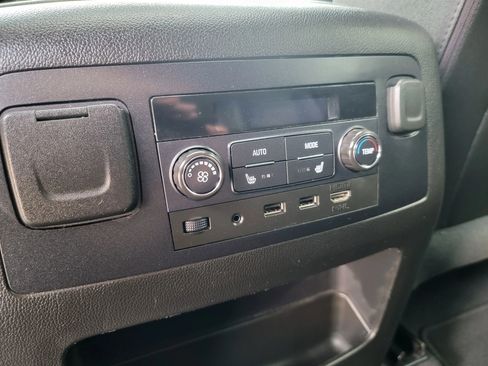 Used 2019 Chevrolet Suburban Premier image 27