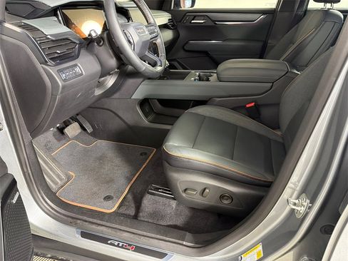 Used 2025 GMC Acadia AT4 image 10