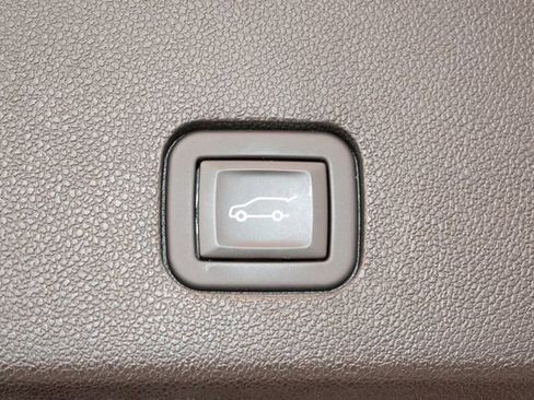 Certified 2023 Cadillac XT6 Premium Luxury w/ Technology Package AWD/4WD image 17