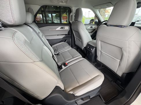 Used 2025 Ford Explorer Active w/ Active Comfort Package AWD/4WD image 30
