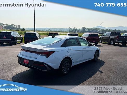 Used 2024 Hyundai Elantra SEL FWD image 19