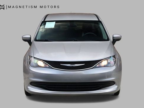 Used 2017 Chrysler Pacifica LX w/ Tire & Wheel Group image 5