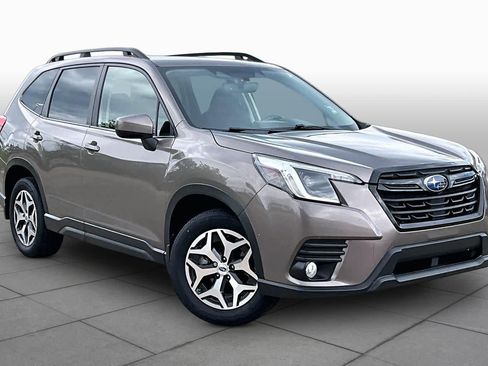 Used 2023 Subaru Forester Premium AWD/4WD image 3