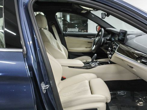 Certified 2023 BMW 530e w/ Premium Package image 18