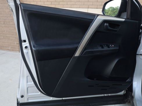 Used 2015 Toyota RAV4 LE FWD image 15