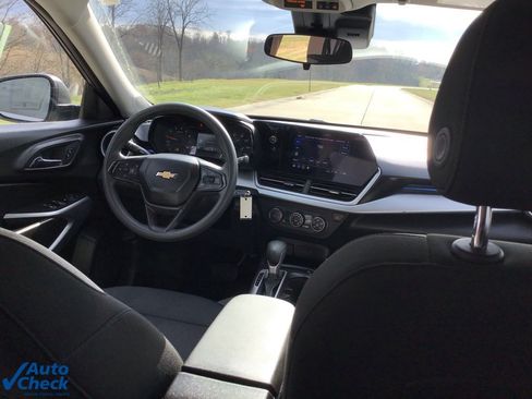 Used 2024 Chevrolet Trax LS w/ Driver Confidence Package image 17