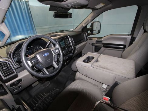 Used 2018 Ford F150 XLT w/ Equipment Group 302A Luxury AWD/4WD image 2