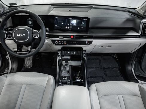 Used 2025 Kia Sorento S w/ Panoramic Sunroof Package image 21