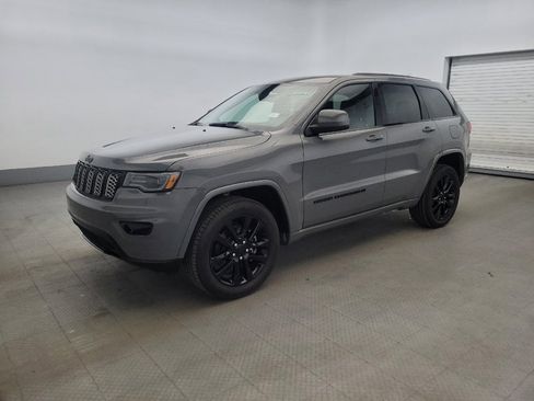 Used 2022 Jeep Grand Cherokee Laredo X AWD/4WD image 2
