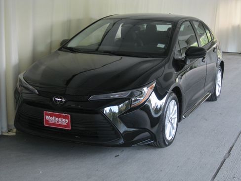 Used 2025 Toyota Corolla LE image 22