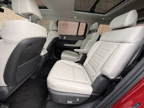 Used 2025 Hyundai Santa Fe Calligraphy image 16