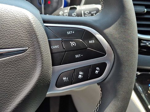 Certified 2023 Chrysler Pacifica Touring-L FWD image 25