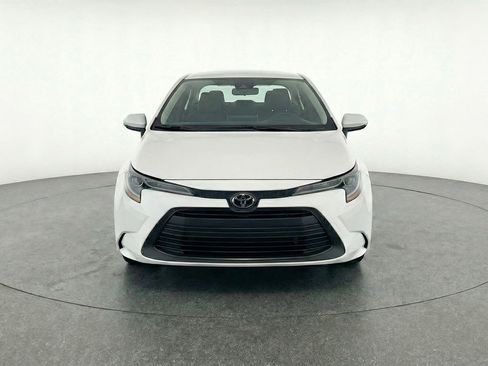 Used 2025 Toyota Corolla LE FWD image 2