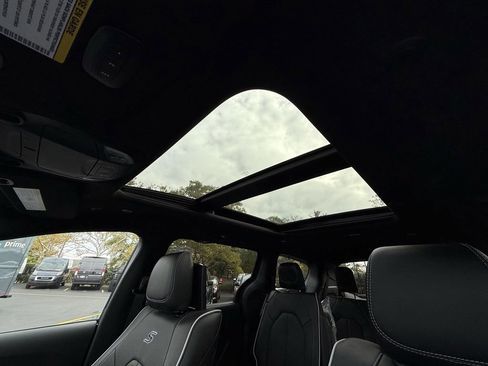 New 2026 Chrysler Pacifica Limited w/ Uconnect Theater Family Group image 28