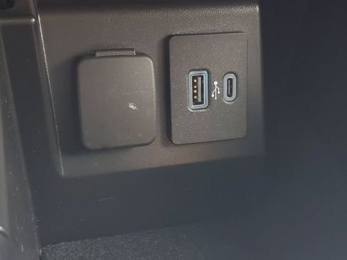 Used 2021 Ford Explorer XLT w/ Equipment Group 202A AWD/4WD image 24