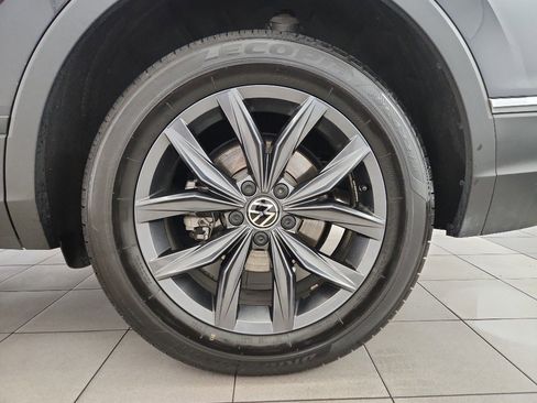 Certified 2023 Volkswagen Tiguan SE w/ Panoramic Sunroof Package image 37