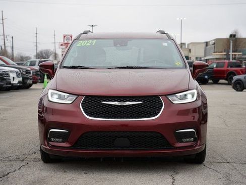 Used 2021 Chrysler Pacifica Touring-L image 2