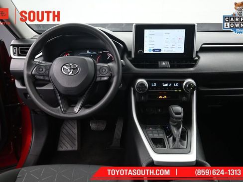Used 2025 Toyota RAV4 XLE AWD/4WD image 11
