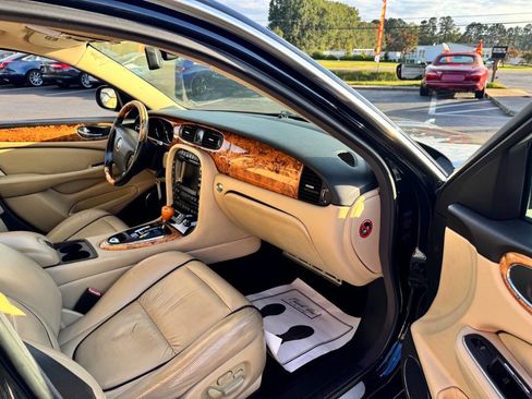 Used 2007 Jaguar XJ8 L image 9