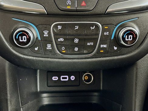 Used 2023 Chevrolet Equinox LT FWD image 16