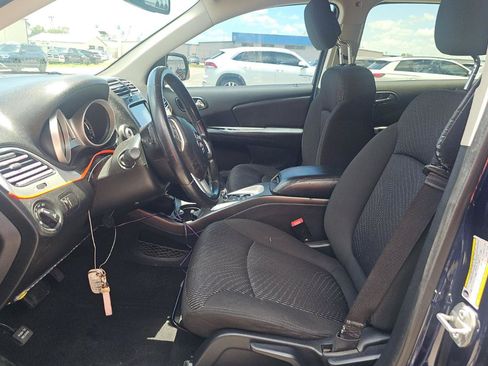 Used 2019 Dodge Journey SE FWD image 8
